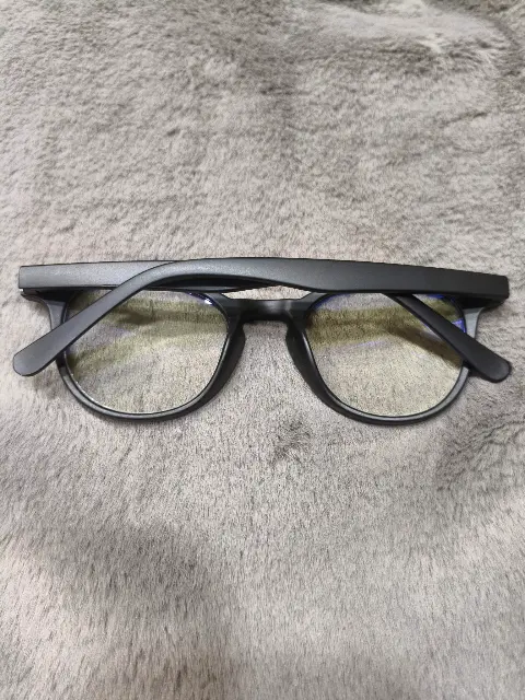 Gafas para computadora de descanso redondeadas de color negro mate con filtro de luz azul , vista 2