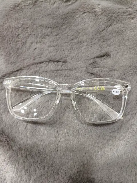 Gafas de lectura rectangulares de montura transparente con graduación +1.00, vista 1