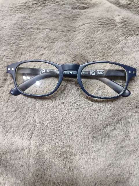 Gafas de lectura ovaladas de la marca Auriol en azul marino mate con graduación +1.00, vista 1