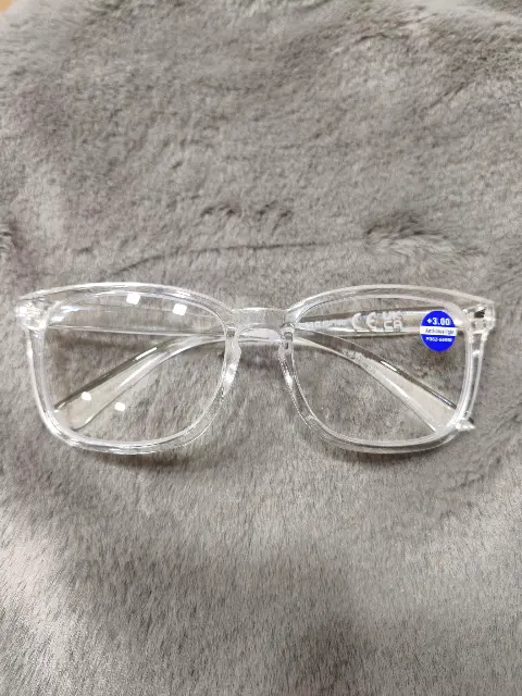 Gafas de lectura rectangulares de montura transparente con filtro de luz azul y graduación +3.00, vista 1